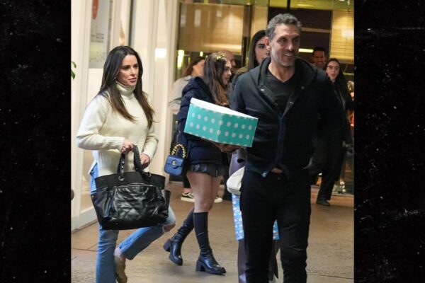 Kyle Richards, Mauricio Umansky Step Out Together for Daughter's Birthday